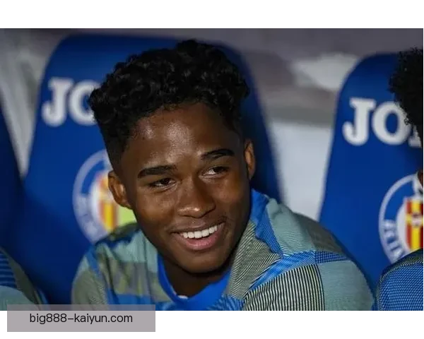 恩德里克助力球队化解关键战局，展现出进攻多样性表现亮眼