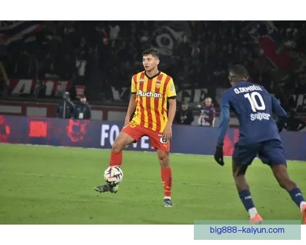 阿拉巴防守能力持续提升，表现稳健成为球队后防核心