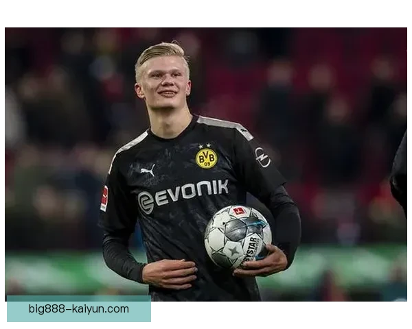 哈兰德2020年效力多特蒙德期间表现稳健