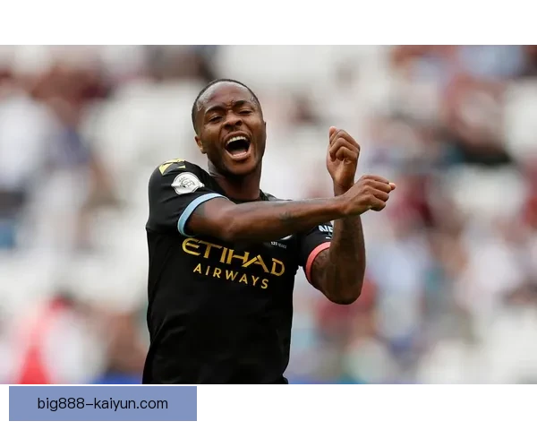 斯特林比赛阅读能力持续提升，场上决策表现稳健